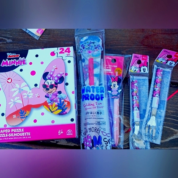 NWT Disney minnie mouse & friends gift basket,& puzzel picture frame decor - Picture 7 of 13